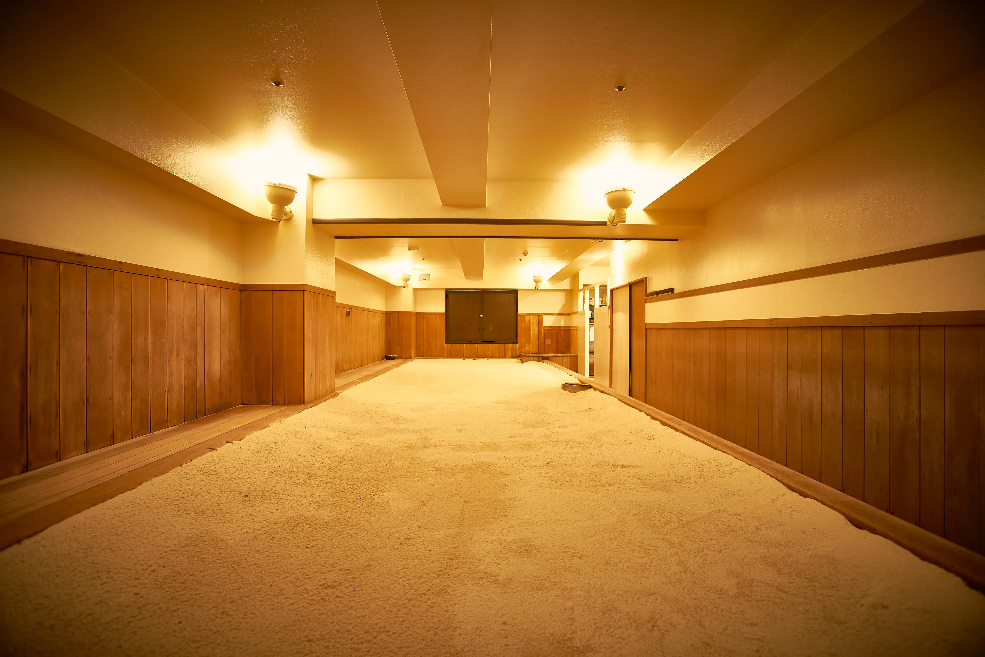 砂塩風呂の施術風景